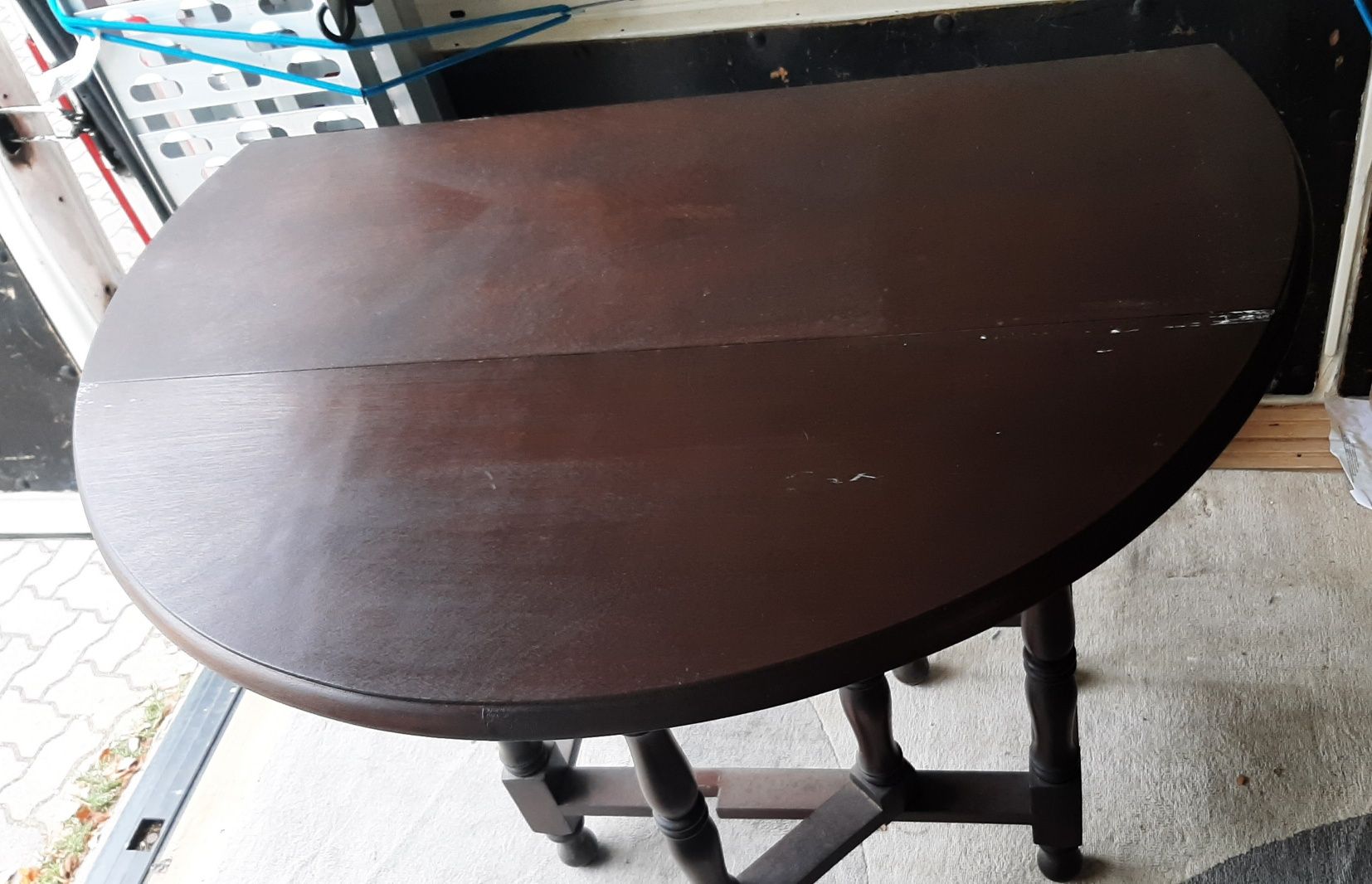 Mesa redonda rebativel antiga 
2 gavetas
Com 3 possições
90cm de diame