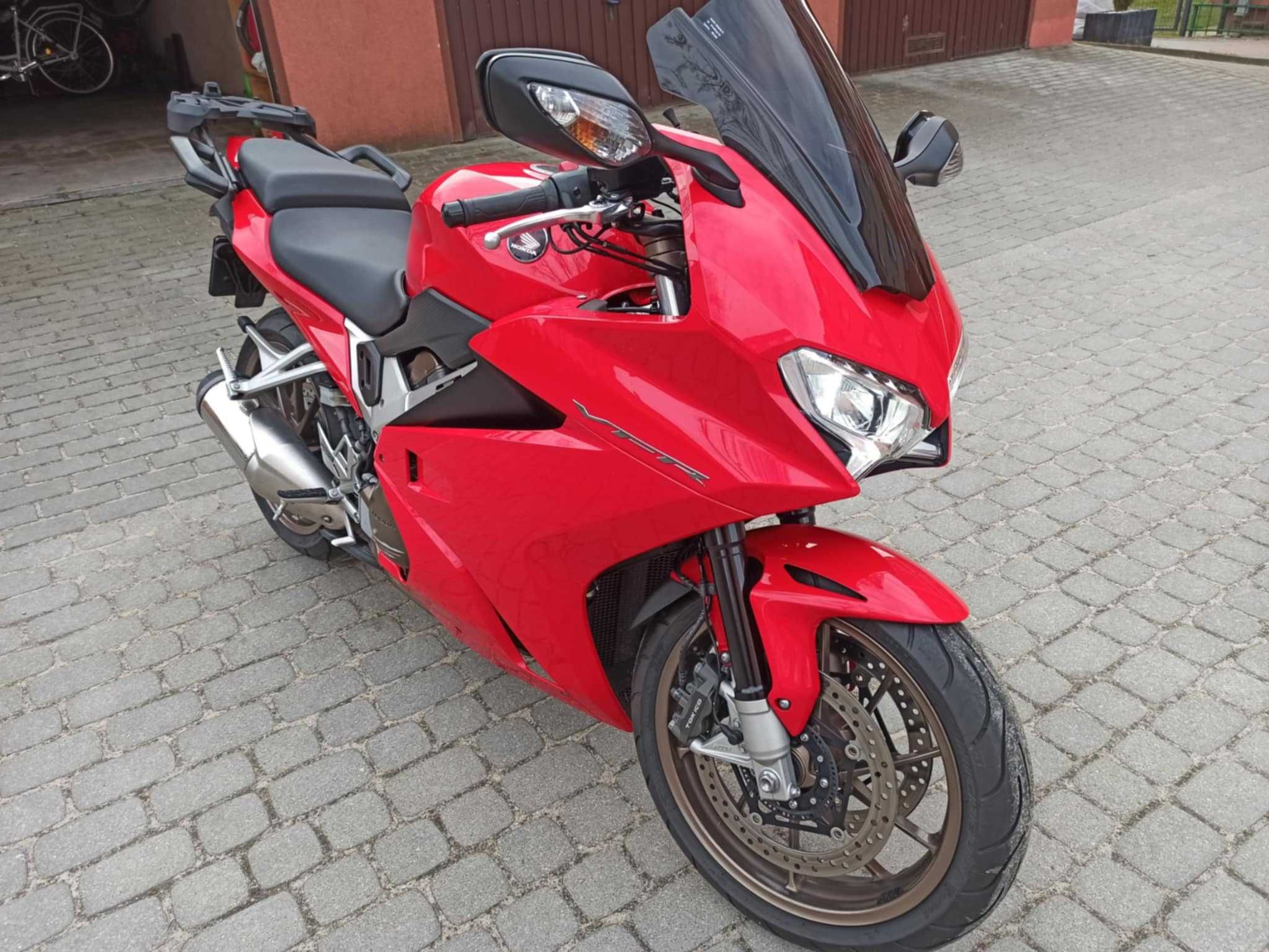 SPRZEDAM Honda VFR800 rok 2014 r. kufry, scottoiler, itd