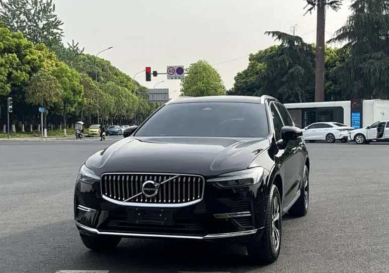 Volvo XC60 2022 року
