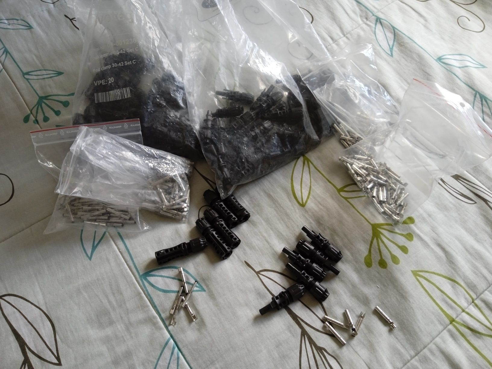 Conectores MC-4 Ev2 novos Staubli novos.