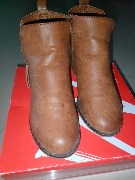 Botki dziewczęce  roz.33 jak nowe Minotti