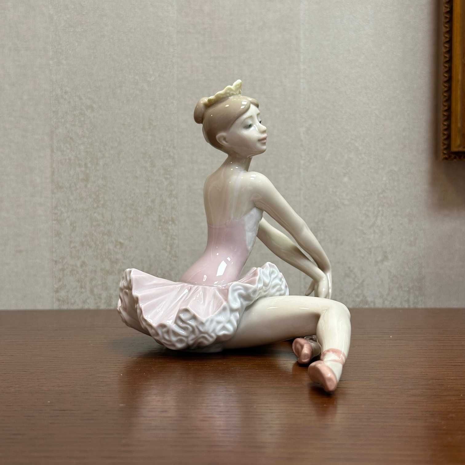 Фарфоровая статуэтка Lladro «Изящная поза».