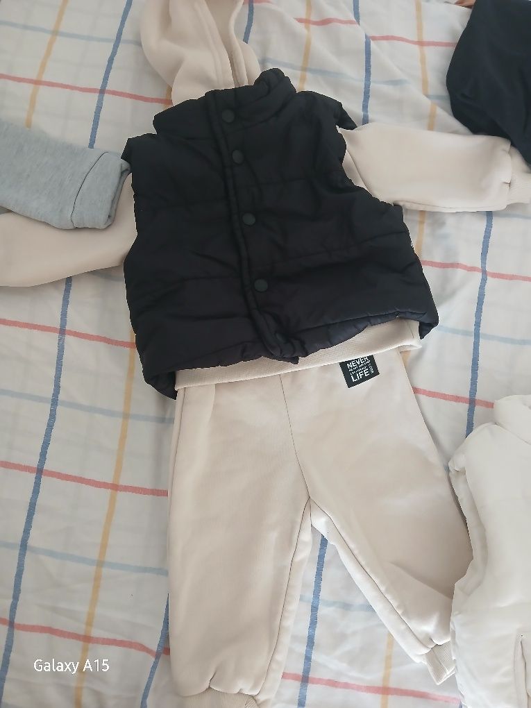 Vendo roupinhas de bebê novinhas (sem uso) – 5 conjuntos (9-12 meses)
