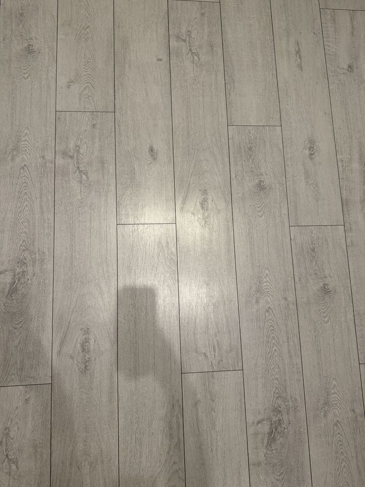 Sprzedam podłogę panele z podkładem i listwami 52m2