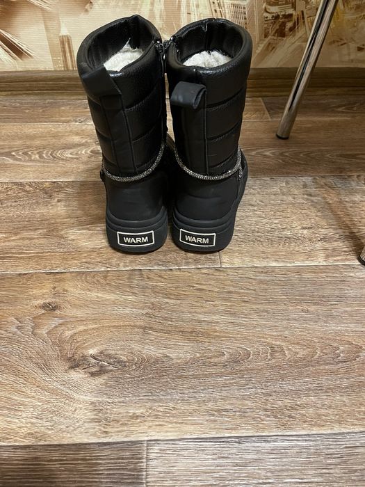 Зимові чоботи, сапожки, ботинки.