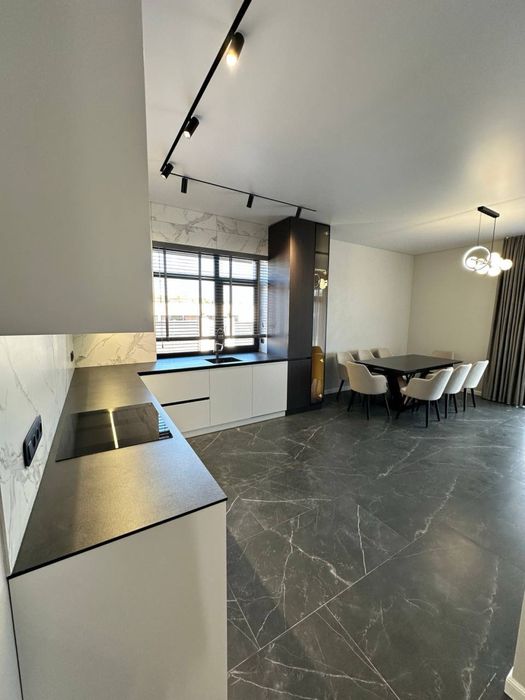 Будинок з новим дизайнерським ремонтом у Стоянці, 8 соток, 165 м2