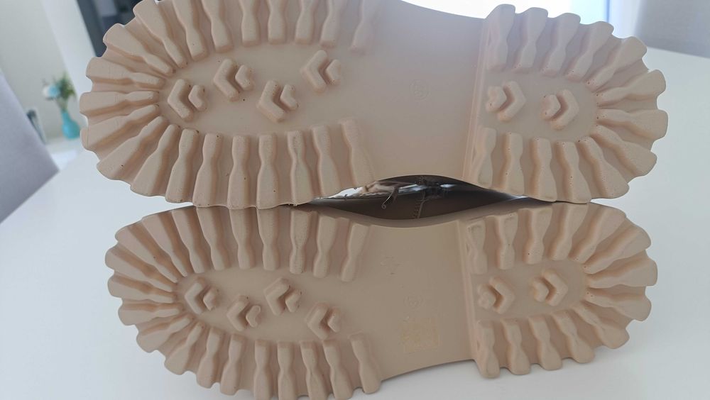 Bota Bege Tamanho 37