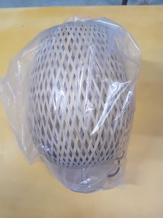 Lampa z bambusa i ratanu