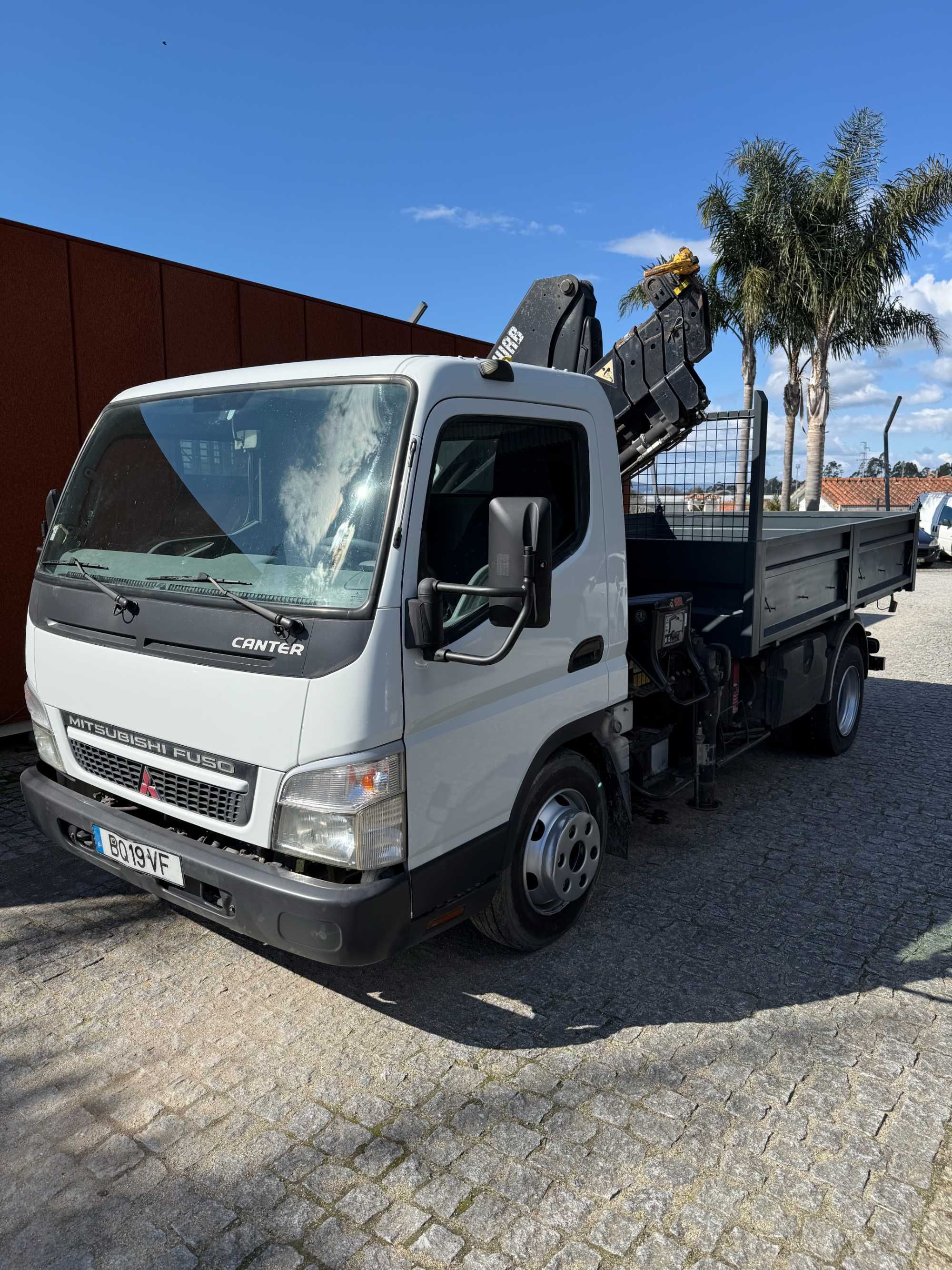 Mitsubishi Canter 7C14 grua e báscula