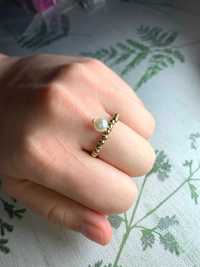 NOWY pierścionek na gumkę z perełką złoty kolor koraliki
