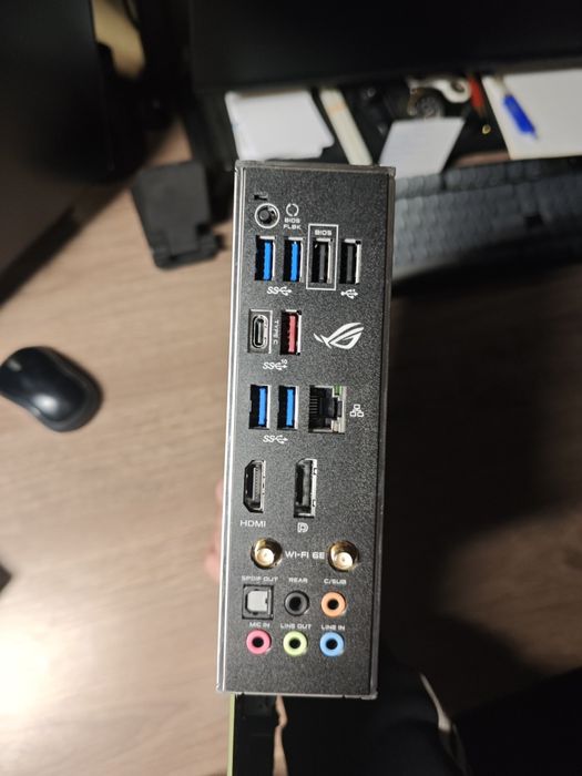 Материнська плата Asus Rog Strix B550-F Gaming WiFi Б/В