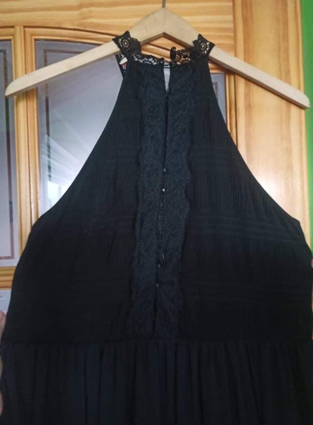 Piękna elegancka sukienka maxi