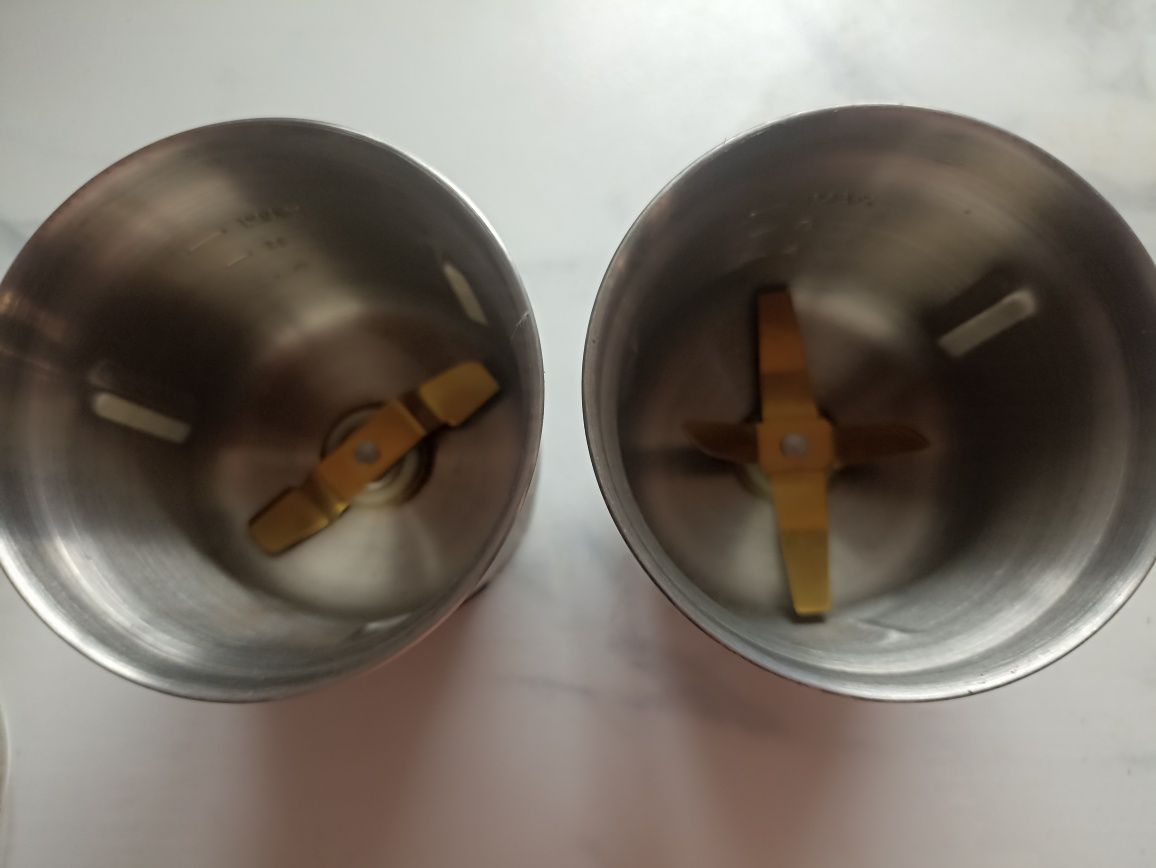 Máquina e moínho de café