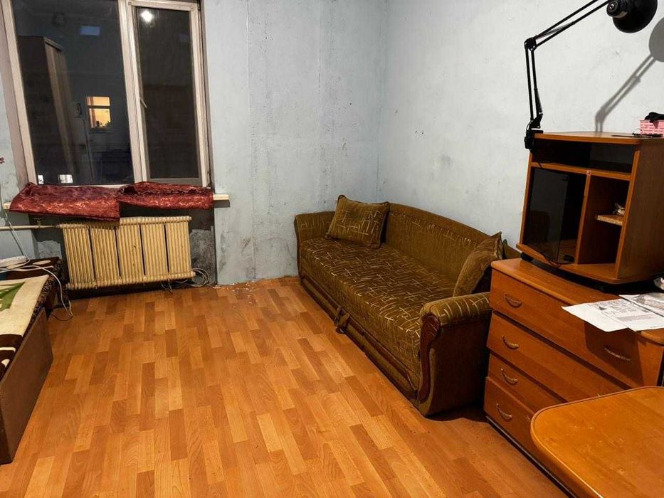 Окрема кімната в комунальній квартирі, 2 хвилини від метро «Нивки».