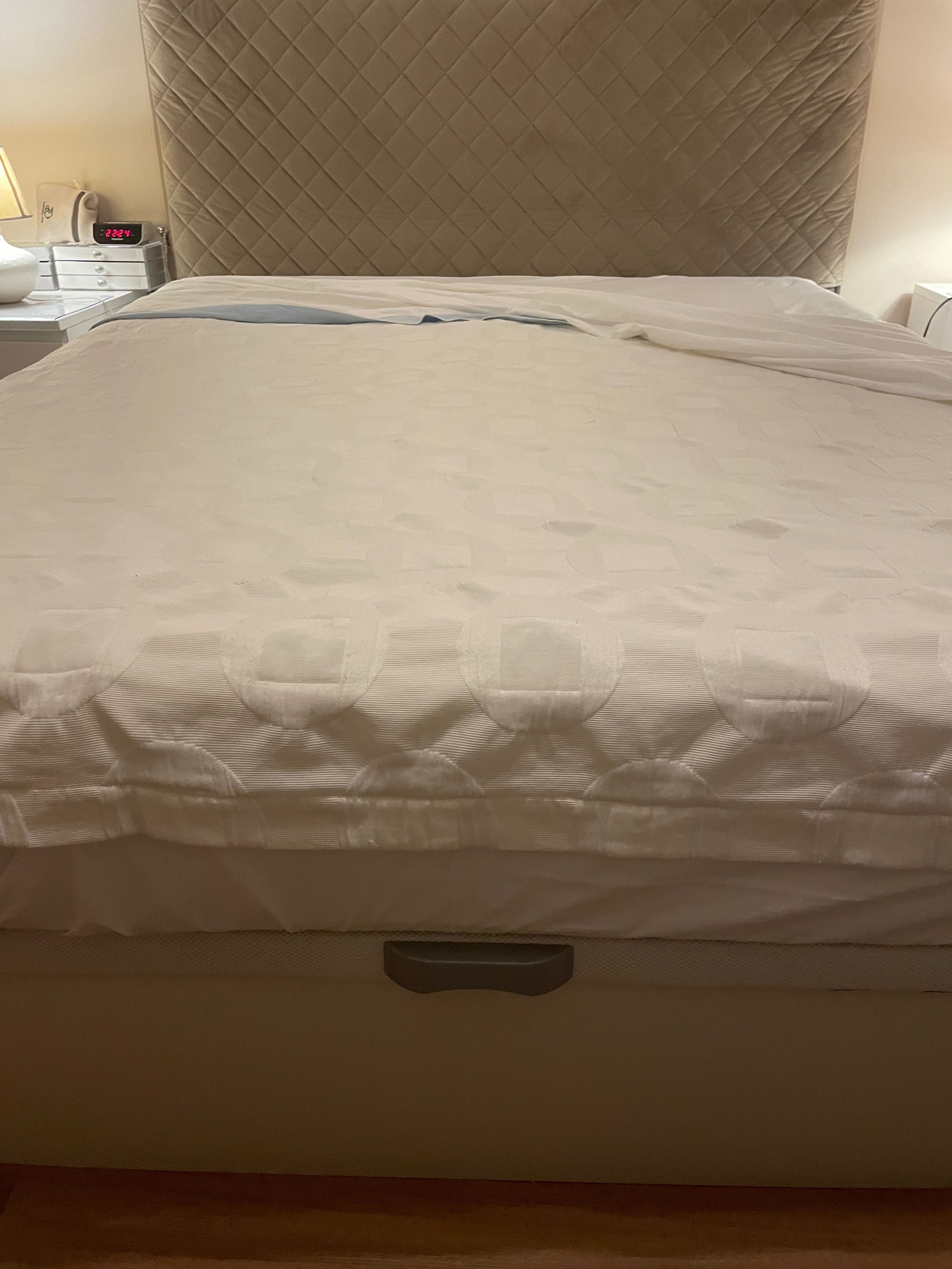 Vendo sommier cama de casal, usado. Com cabeceira mas sem colchão.