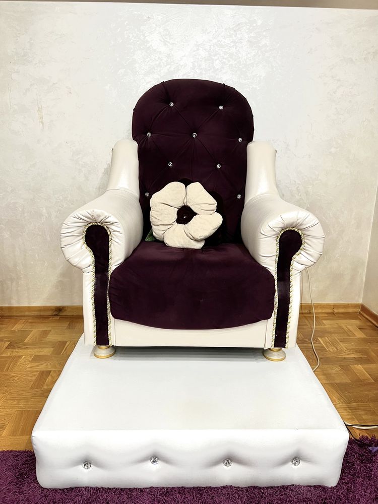 Педикюрное кресло трон, с подиумом