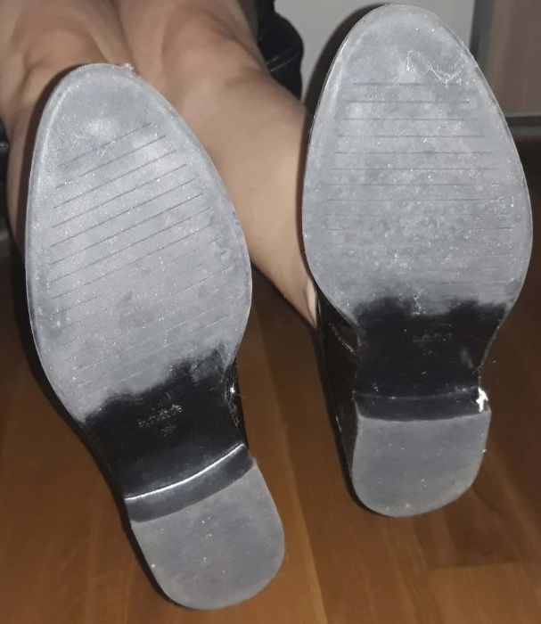 Sapatos pretos em verniz da zara