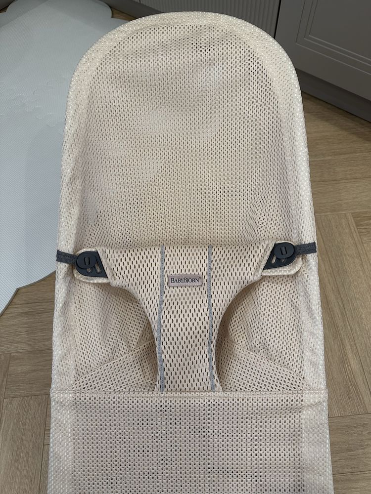 Jak nowy babybjorn bujaczek leżaczek bliss mesh różowy perłowy