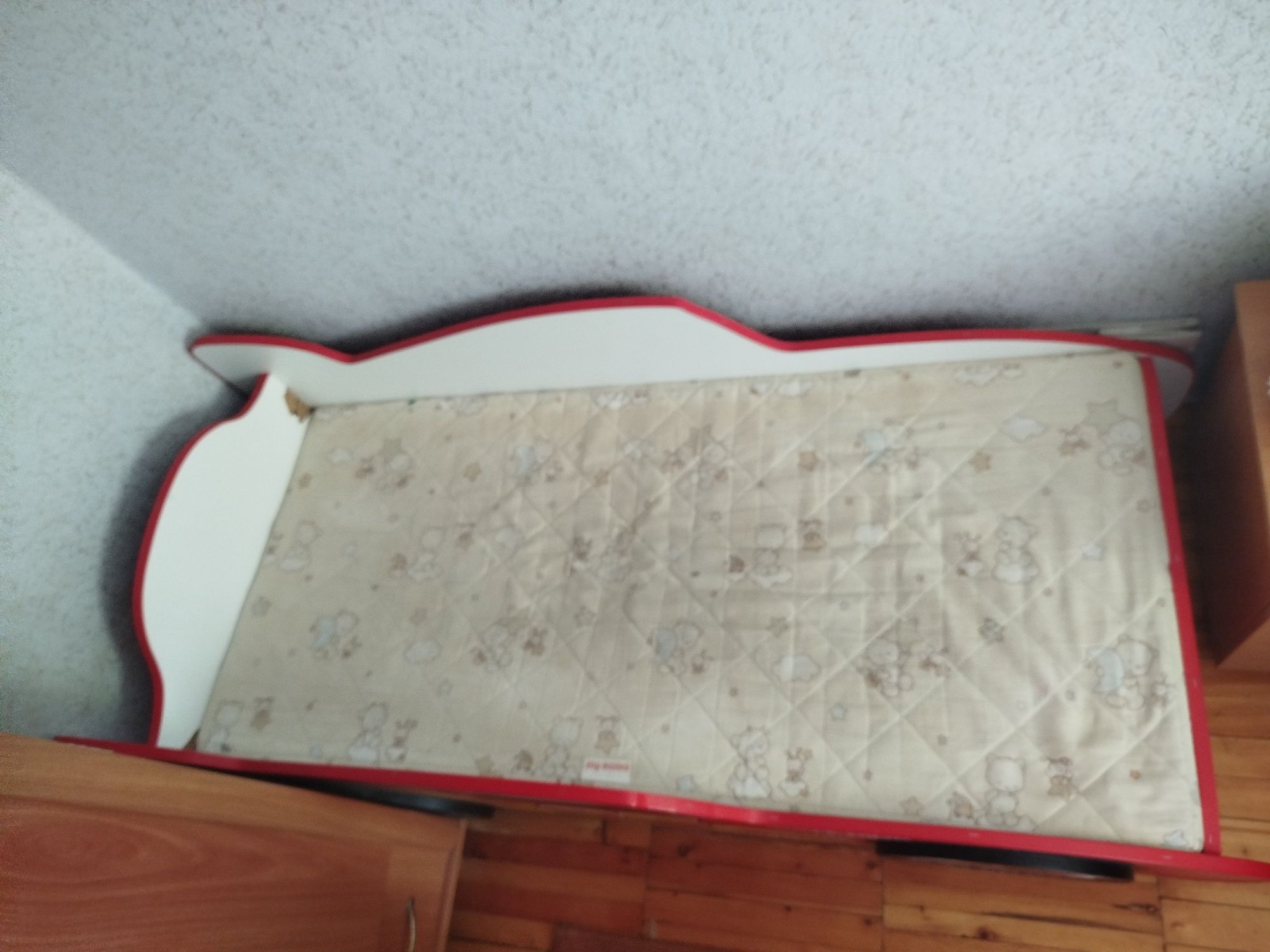 Продам срочно, кровать машинка маквин