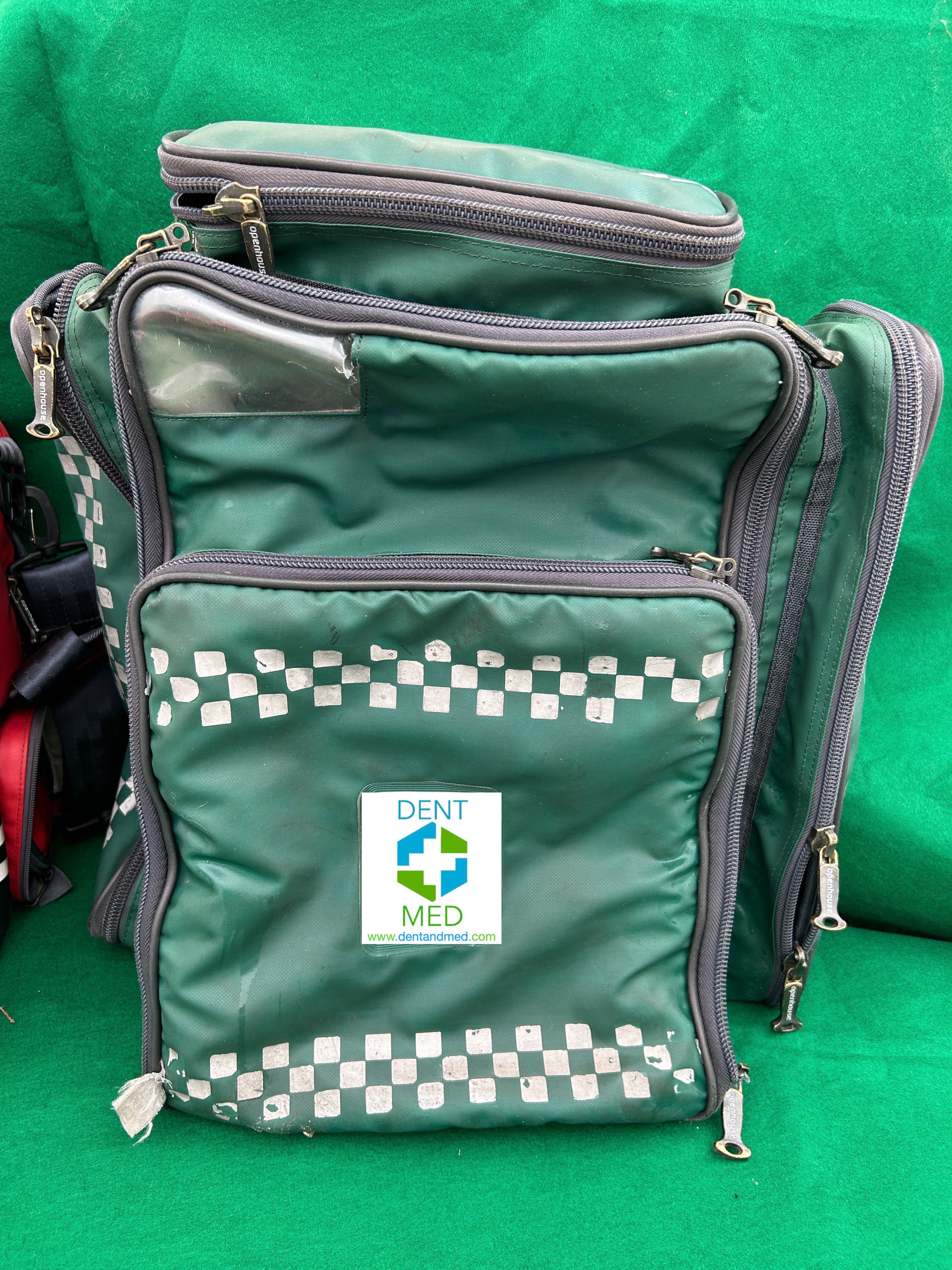 Vários sacos/bolsas de atendimento médico de emergência novos e usados