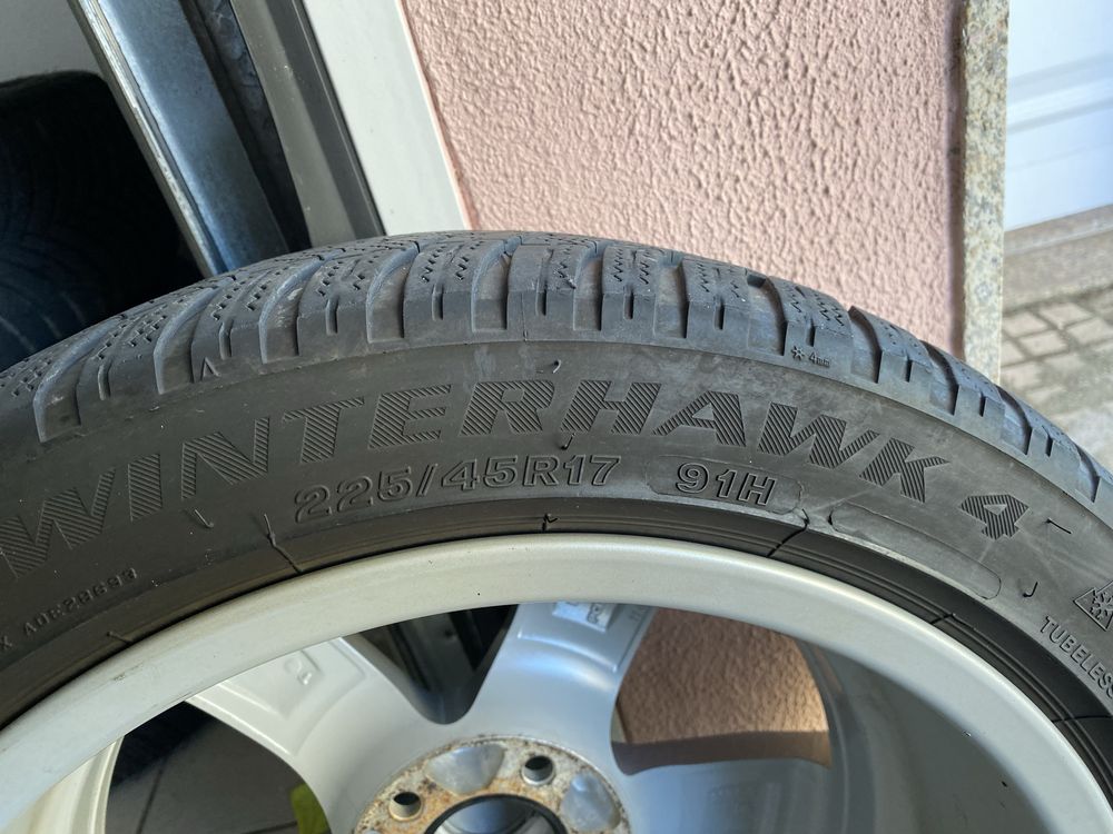 Vendo ou troco pneus de inverno 225/45R17