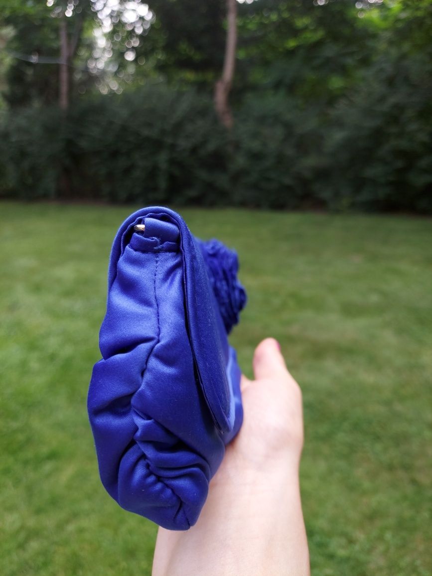 Jak nowa torebka satynowa Menbur kopertówka niebieska chaberkowa
