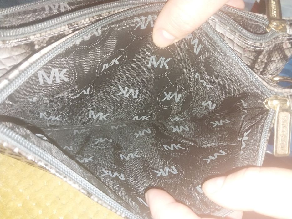 Продам кросбоді  сумку МК з зміїнним принтом