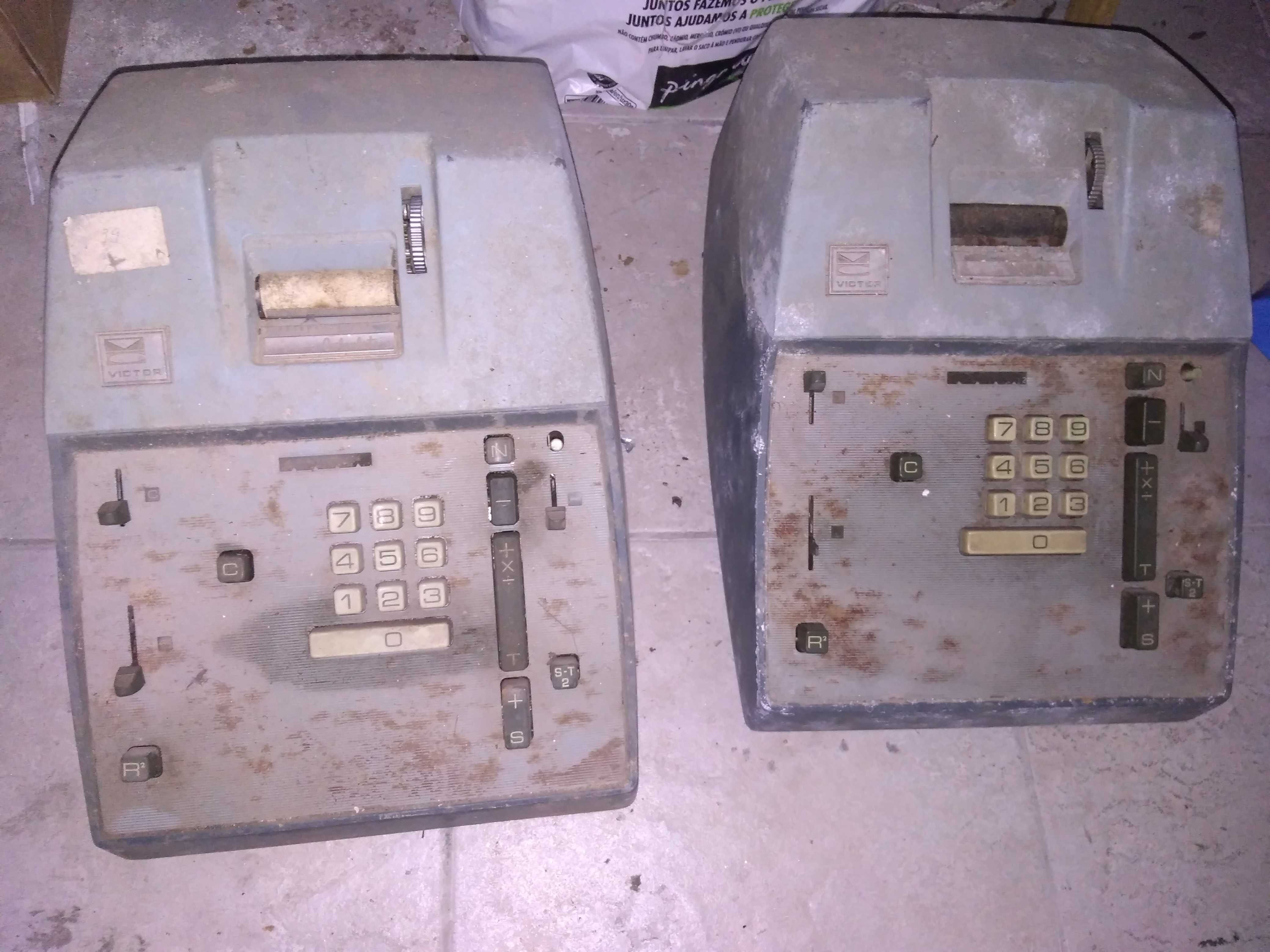 Conjunto de 2 calculadoras antigas marca Victor