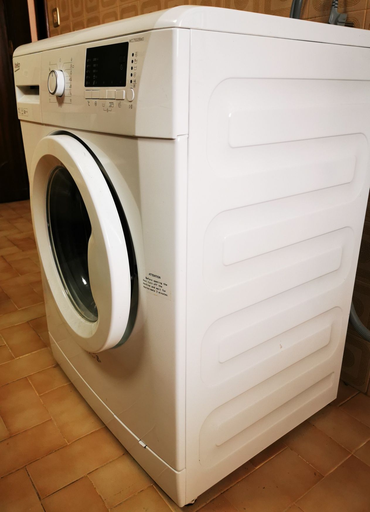 Máquina de lavar roupa Beko WCC7502BW0