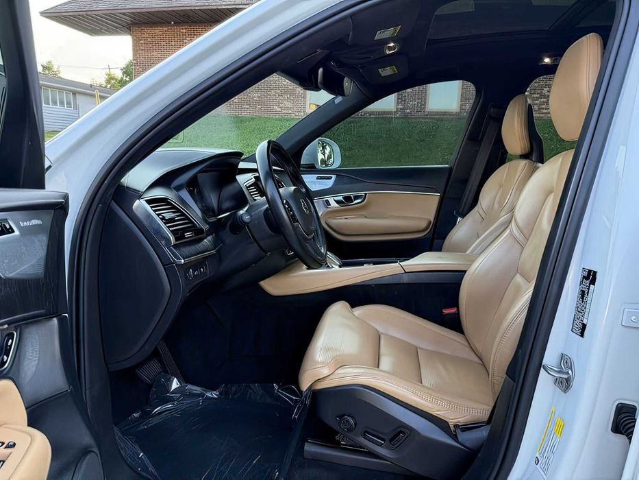 Volvo XC90      2021