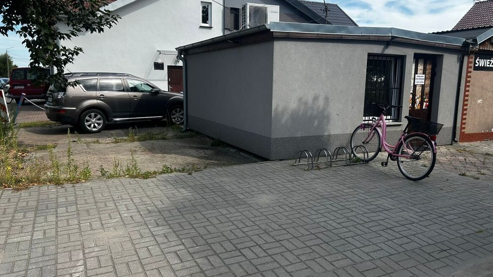 Działka  + lokal (Usługi, sklep, zakład fryzjerski)
