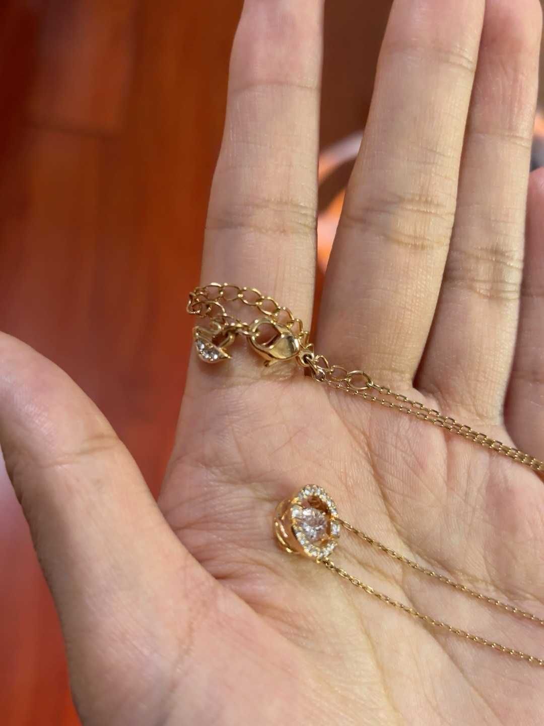Zupełnie nowy, nieotwierany naszyjnik Swarovski