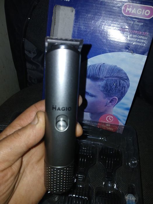 Новая машинка для стрижки в упаковке Magio в комплекте с насадками