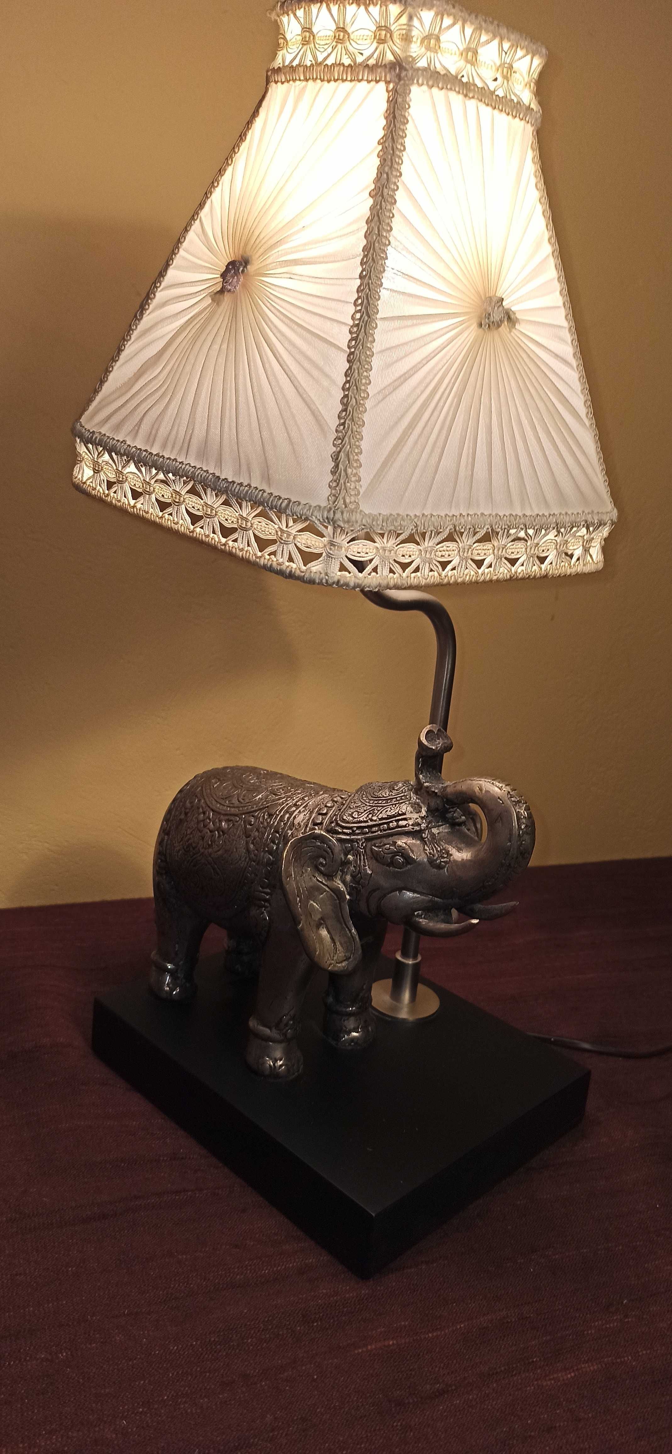 Lampa stołowa ze słoniem