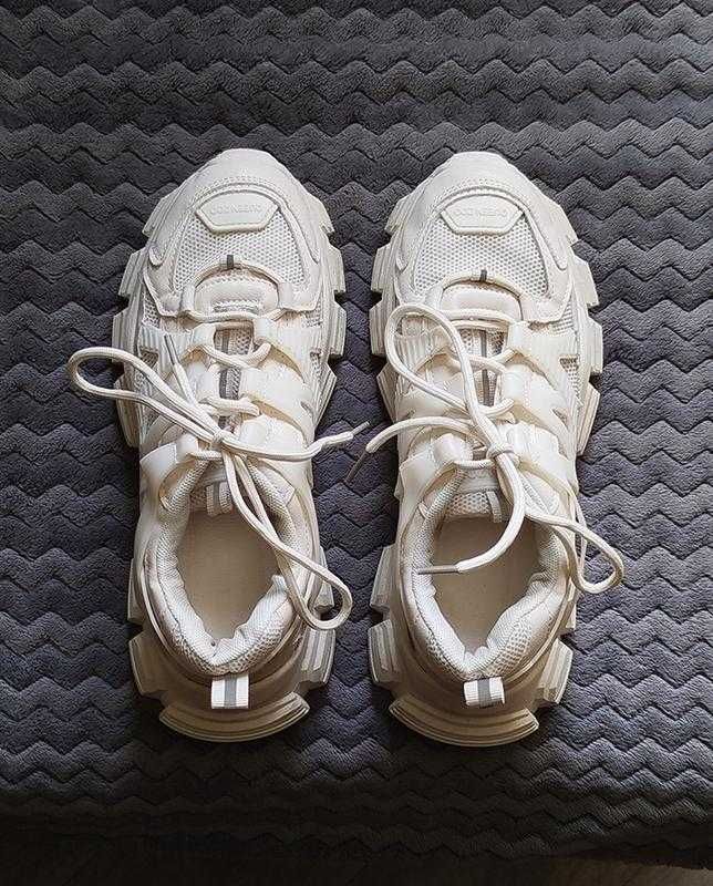 Масивні білі кроси (off-white)