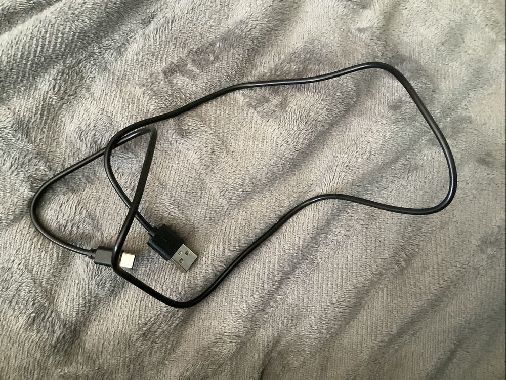Myszka komputerowa bez przewodowa MW-500 recharge firmy „Hama”.