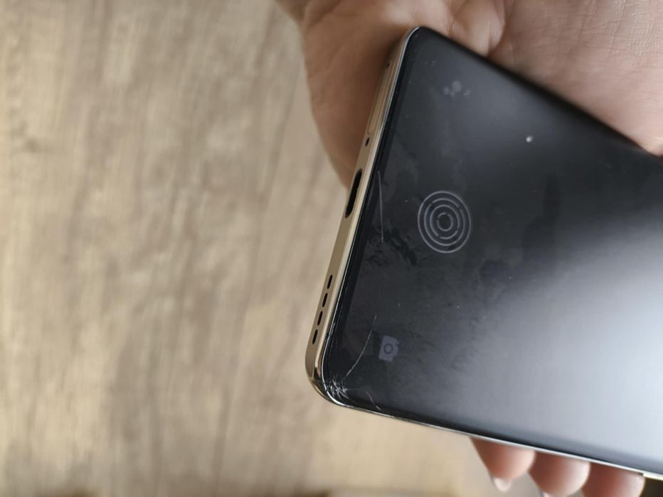 Telefon Realme 12 pro + 512GB złoty/beżowy, nadpęknieta szybka