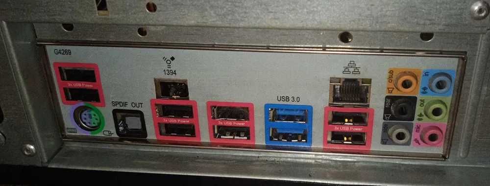 ПК з монітором, але без HDD