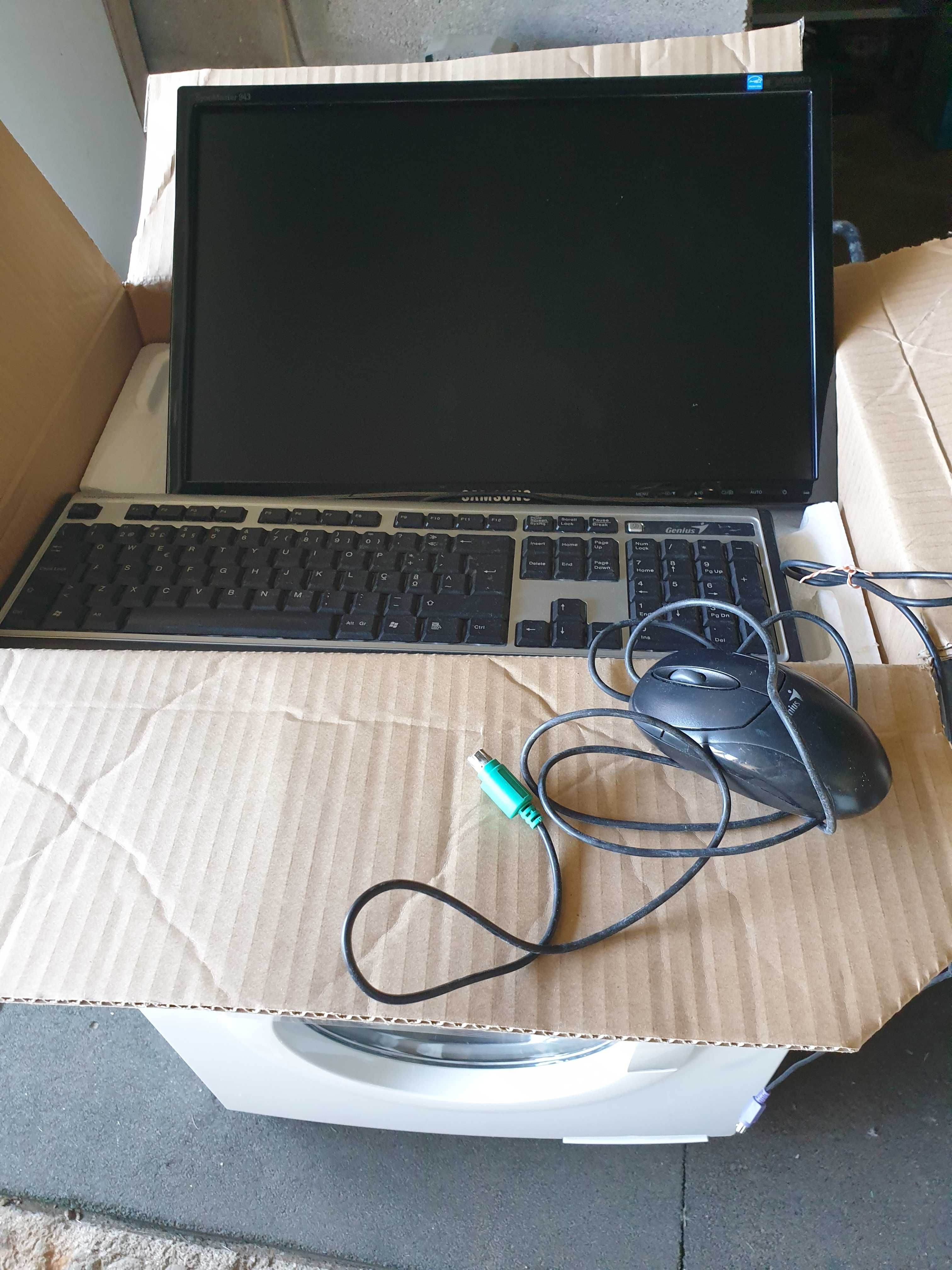 Monitor SAMSUNG com Teclado