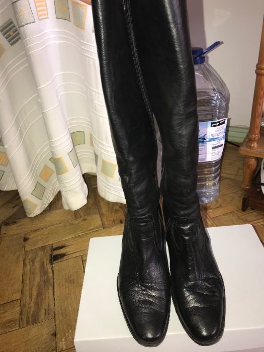 Botas em pele de senhora