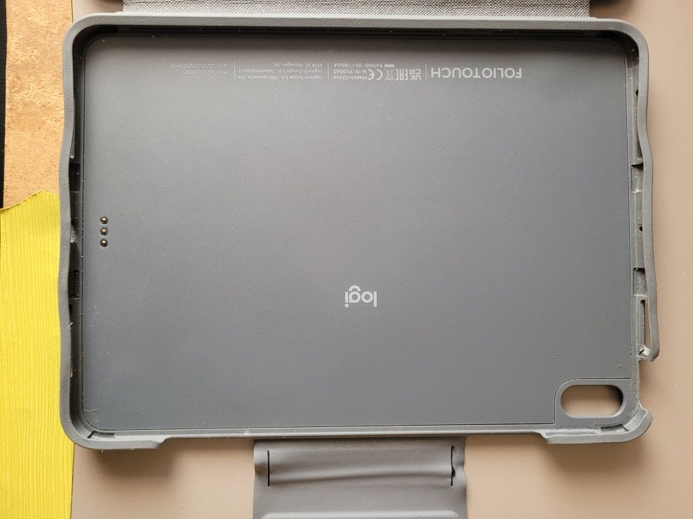 Folio touch, etui z klawiaturą iPad air