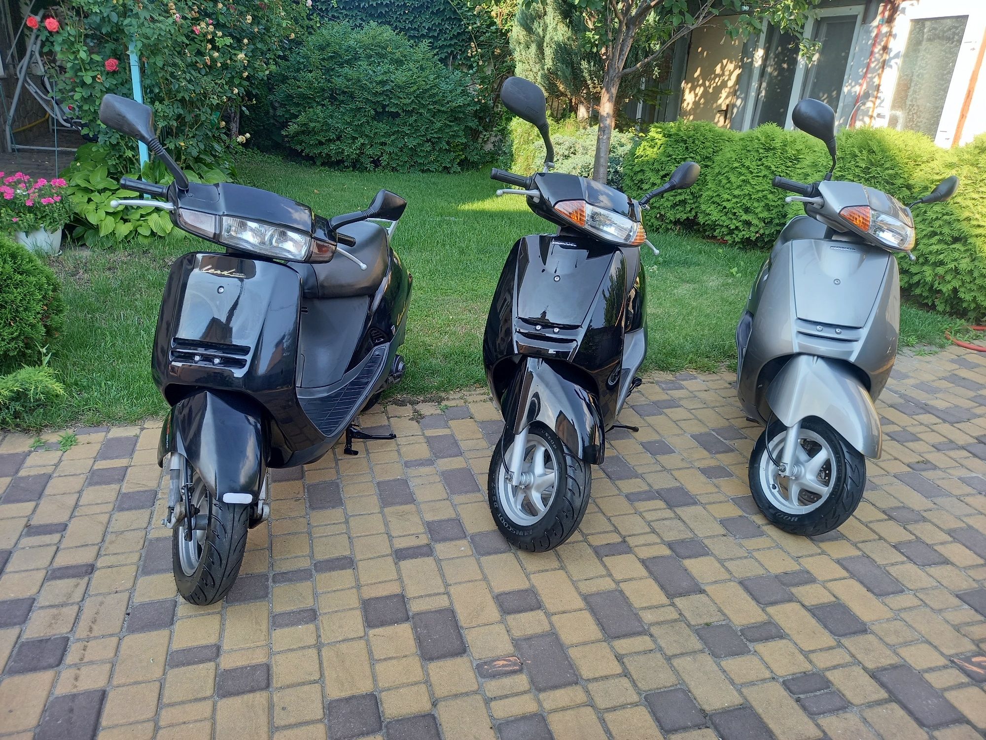 Скутер Honda Lead AF 20 контейнерний 2024