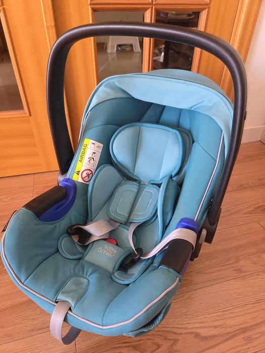 Cadeira Auto Ovo (base isofix) + Carrinho passeio Britax Romer
