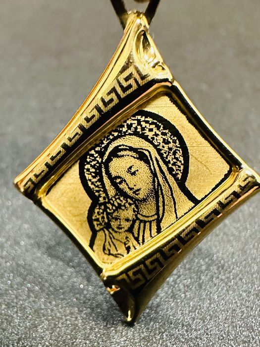 Zawieszka złota z wizerunkiem Matki Boskiej z dzieciątkiem ZŁOTO 333