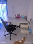 Secretaria com cadeira