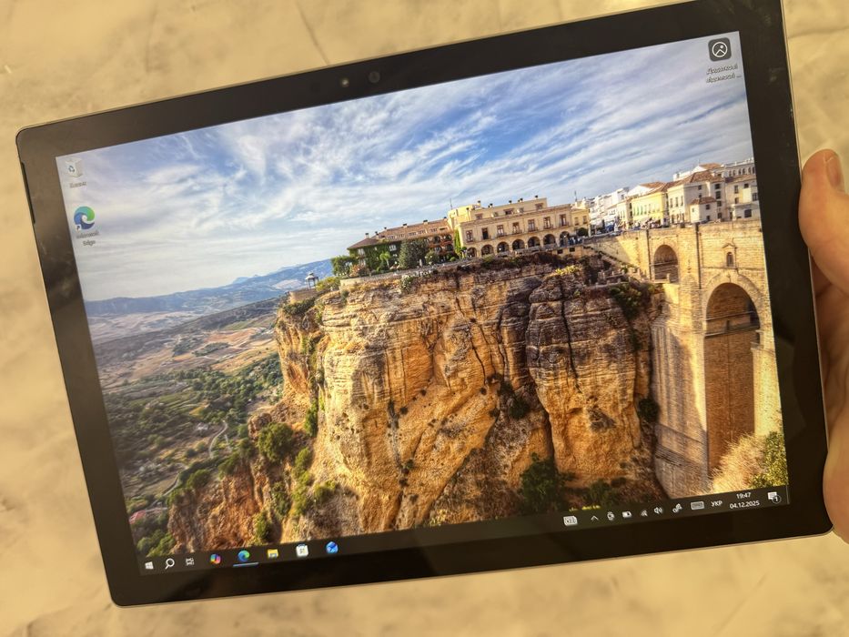 Microsoft surface pro 4 intel core i7 2.2GHz 8gb 256ssd