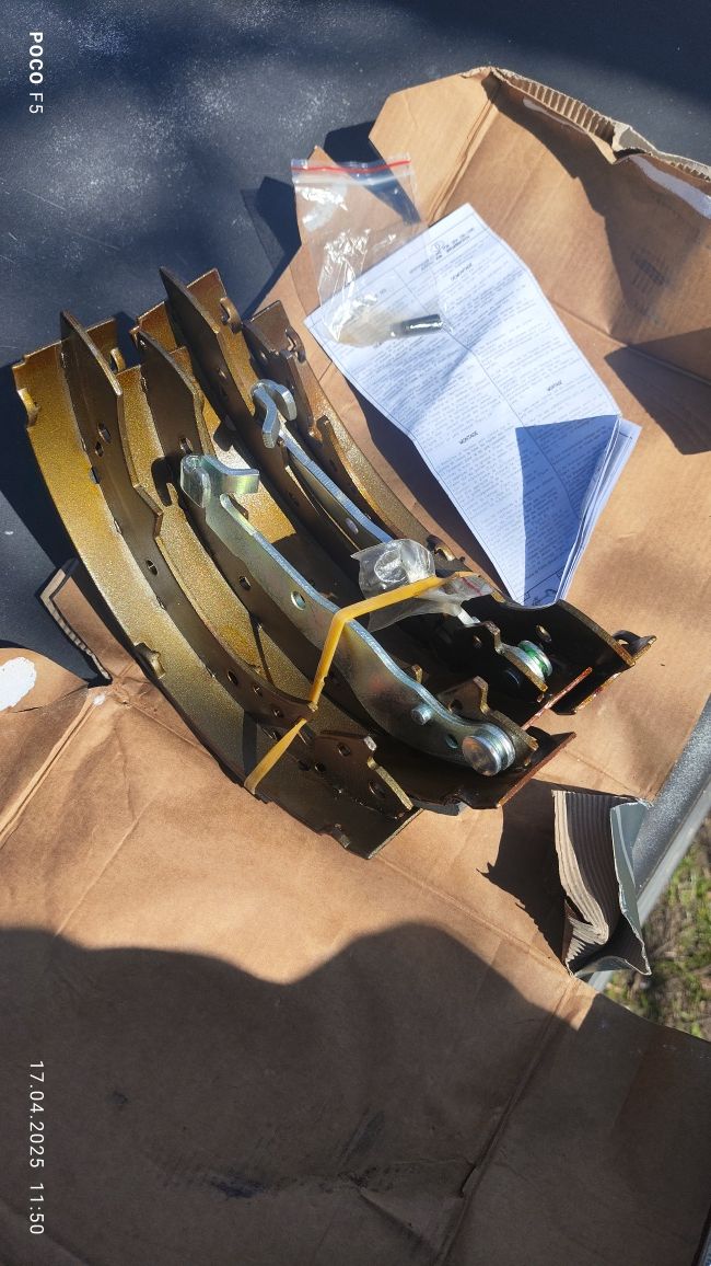 Колодки тормозные задние барабанные 03330 LPR на Пежо 405