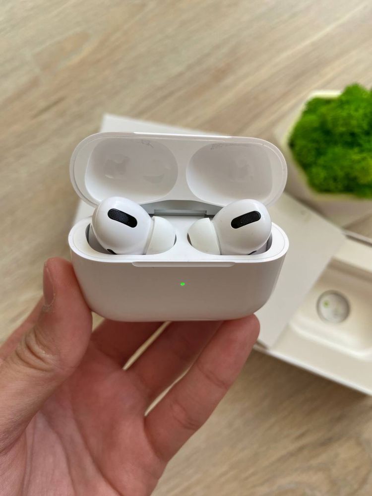 Навушники Apple AirPods Pro