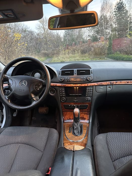 Продам мерс 211 2006 р 2.2 дизель автомат НЕРОЗМИТНЕНА