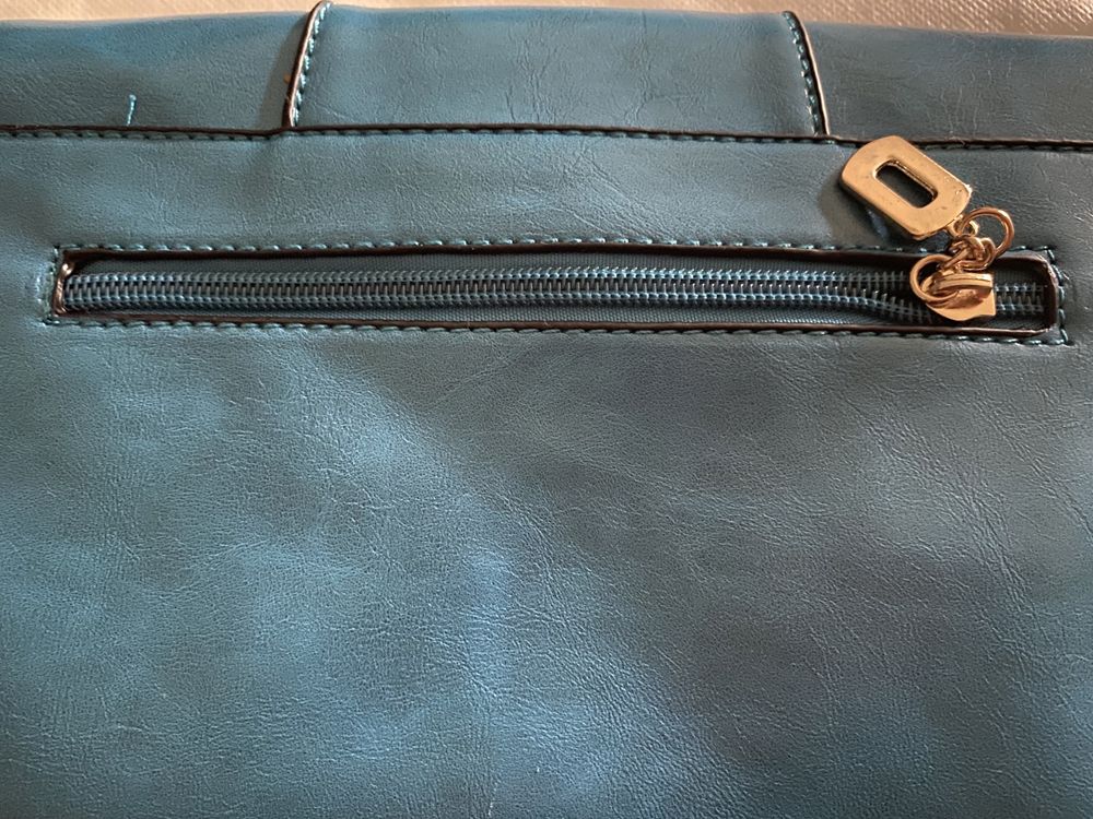 Mala pochette azul com alça e bolso